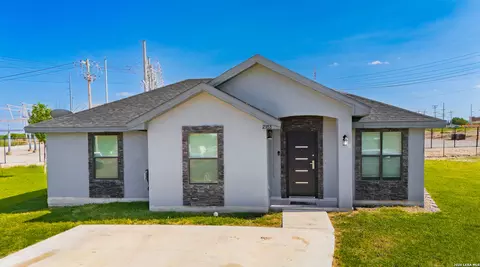 2388 Oak Breeze Cir, Eagle Pass, TX 78852