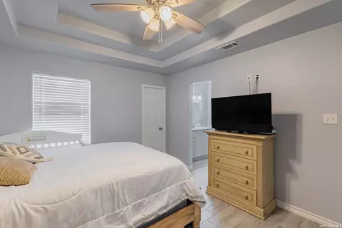 Bedroom - 2388 Oak Breeze Cir, Eagle Pass, TX 78852 photo 3 of 5