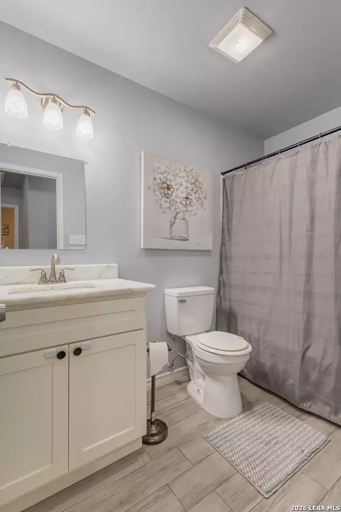 Bath - 2388 Oak Breeze Cir, Eagle Pass, TX 78852 photo 2 of 6