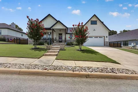 109 Bayberry Ct, La Vernia, TX 78121