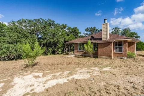 Exterior - 650 Evans Creek Rd, Vanderpool, TX 78885 photo 3 of 5