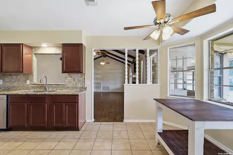 Entry Way - 418 Crestwind Dr, Windcrest, TX 78239 photo 3 of 5