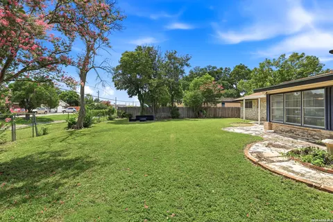 Exterior - 418 Crestwind Dr, Windcrest, TX 78239 photo 4 of 5