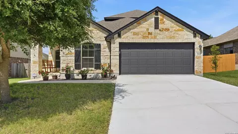 2122 Dragon Trl, New Braunfels, TX 78130