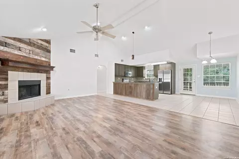 104 Shadow Woods, La Vernia, TX 78121