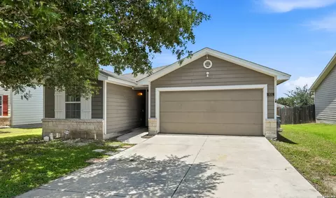 831 Six Iron, San Antonio, TX 78221