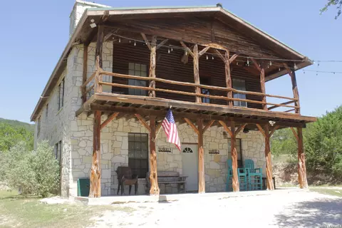 896 Old Rocksprings Rd, Leakey, TX 78873