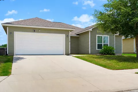 148 Lark Hl, Floresville, TX 78114