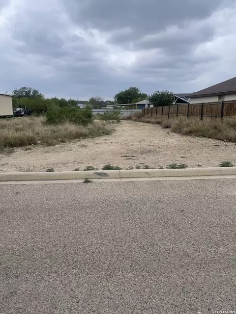 2522 De Leon Dr, Eagle Pass, TX 78852