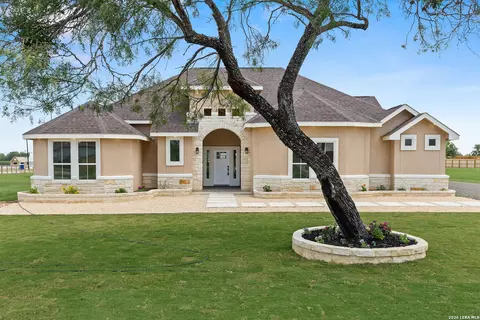 13019 Pueblo Nuevo Dr, Atascosa, TX 78002