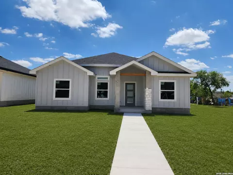 2746 Rodriguez St, Eagle Pass, TX 78852