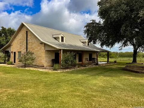 68 County Road 436, Harwood, TX 78632