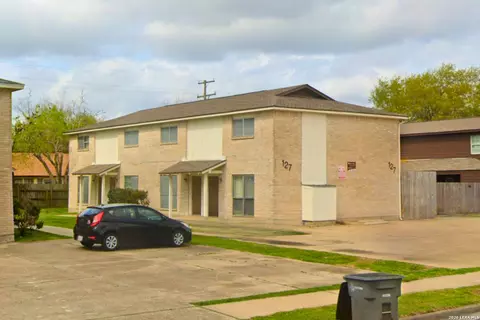127 Regency Ave, Victoria, TX 77904