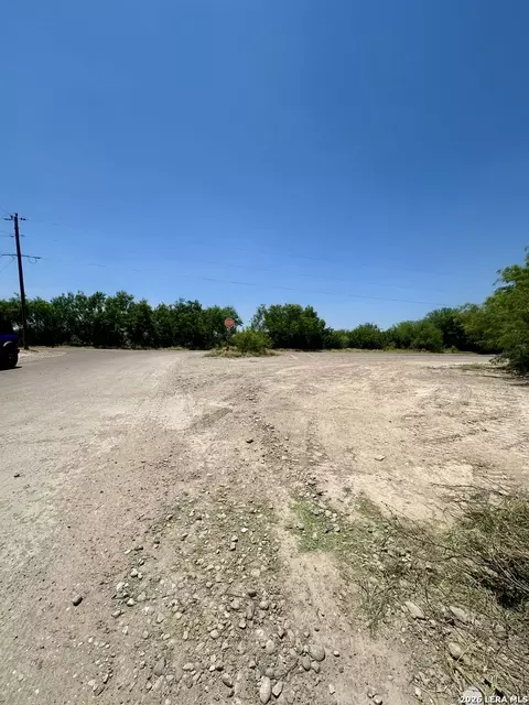 11 Dub Dr, Eagle Pass, TX 78852