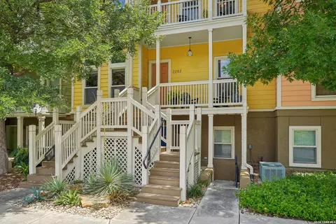 400 E Guenther St #2202, San Antonio, TX 78210
