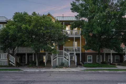 400 E Guenther St #2202, San Antonio, TX 78210