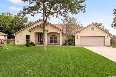 1353 Hunters Ct, Seguin, TX 78155