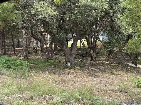 1213 Cedar Crest Dr, Canyon Lake, TX 78133