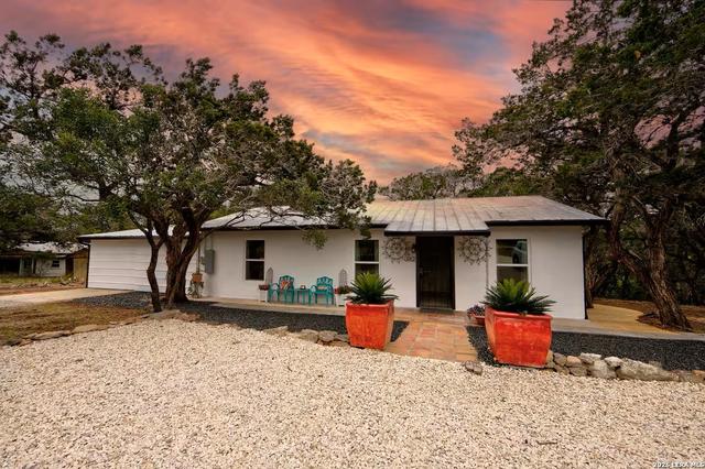 582 Blue Bill Cove Dr, Lakehills, TX 78063