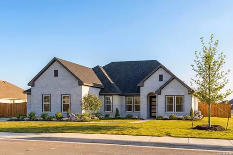 106 Poe Pkwy, Castroville, TX 78009