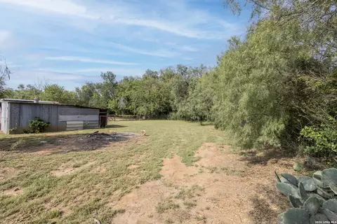 Exterior - 703 S Baylor, Cotulla, TX 78014 photo 8 of 11