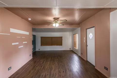 Living - 703 S Baylor, Cotulla, TX 78014 photo 2 of 4