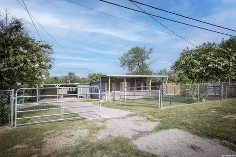 Exterior - 703 S Baylor, Cotulla, TX 78014 photo 5 of 11