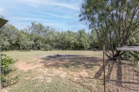 Exterior - 703 S Baylor, Cotulla, TX 78014 photo 10 of 11