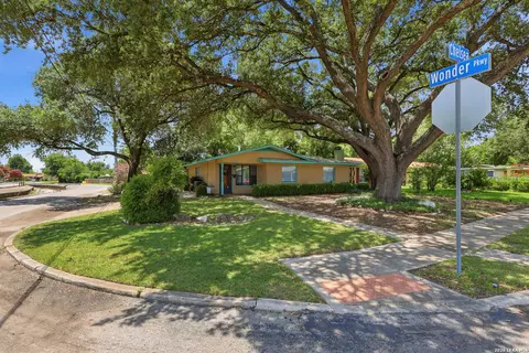 202 Chelsea Dr, San Antonio, TX 78213