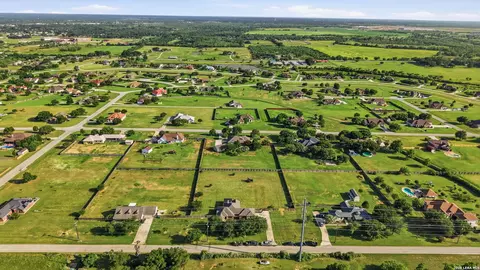 View/Area - 1860 County Road 6710, Lytle, TX 78052 photo 6 of 13