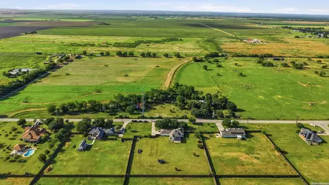 View/Area - 1860 County Road 6710, Lytle, TX 78052 photo 9 of 13