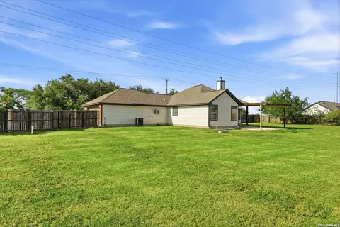 Exterior - 1860 County Road 6710, Lytle, TX 78052 photo 5 of 7