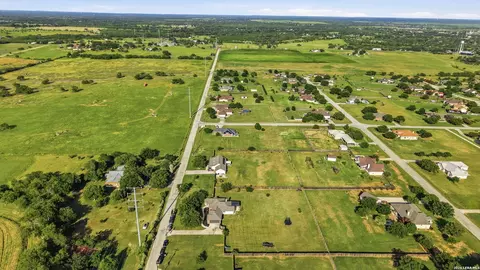 View/Area - 1860 County Road 6710, Lytle, TX 78052 photo 8 of 13