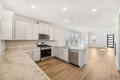 Kitchen - 2948 Junction Bay Blank, Converse, TX 78109 photo 2 of 3
