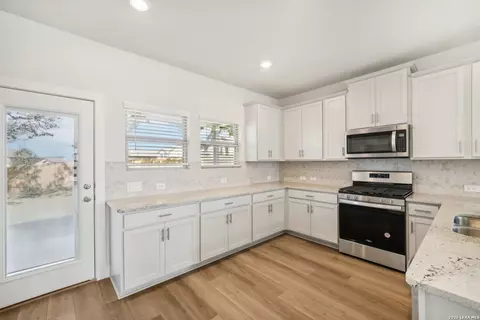 Kitchen - 2948 Junction Bay Blank, Converse, TX 78109 photo 3 of 3