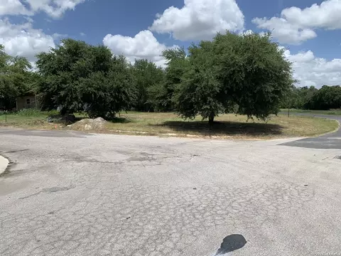 12070 Rathskeller, Lacoste, TX 78039