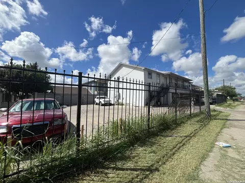 1618 Flores Ave, Laredo, TX 78040 photo 3