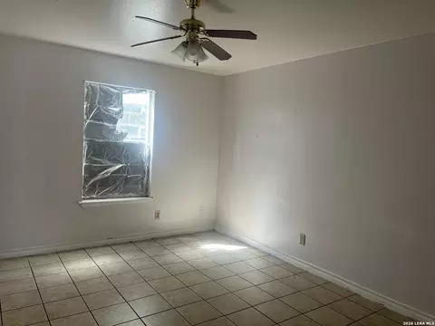 1618 Flores Ave, Laredo, TX 78040 photo 6