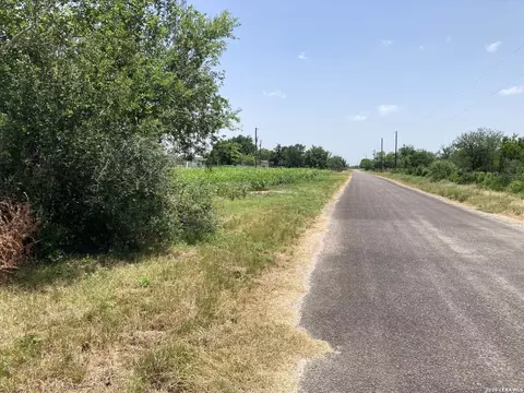 000 County Road 4522, Hondo, TX 78861