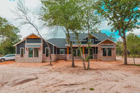 1009 Wild Flower, Floresville, TX 78114