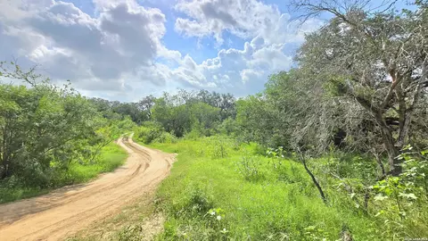 289 Zigmond Rd, Poteet, TX 78065