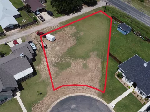 502 34th St, Hondo, TX 78861
