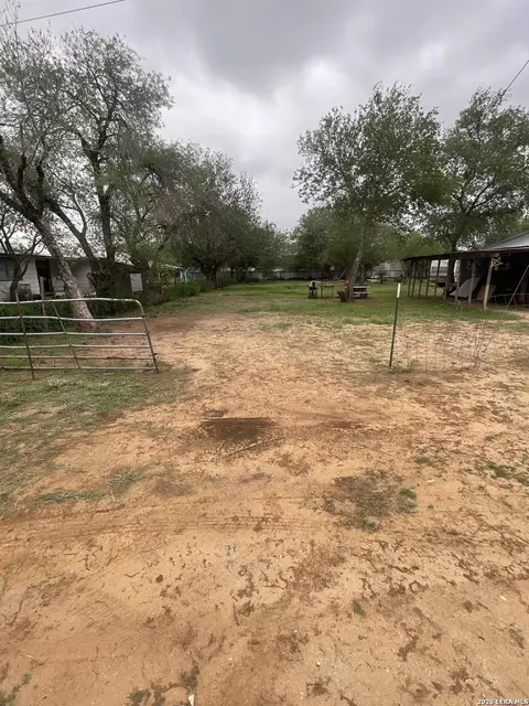 910 Evergreen, Jourdanton, TX 78026