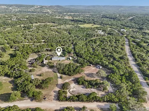 160 Deer View Dr, Pipe Creek, TX 78063