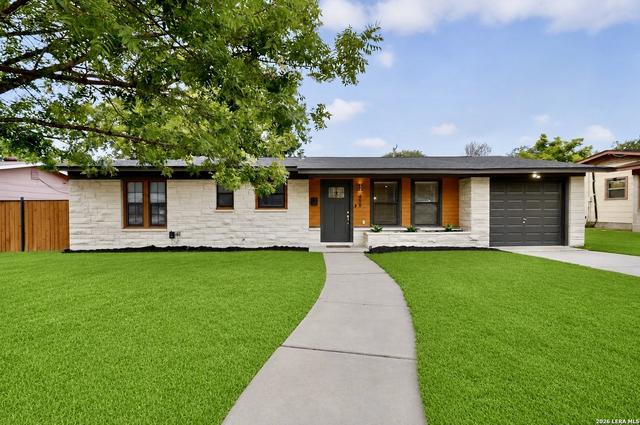 458 Maplewood Ln, San Antonio, TX 78216
