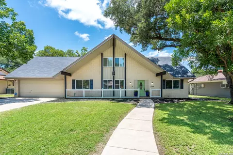 709 Balfour Dr, Windcrest, TX 78239
