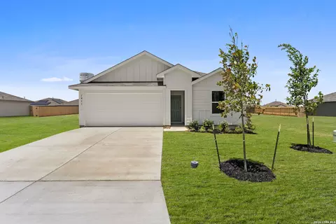 1053 Seedling Ln, Seguin, TX 78155