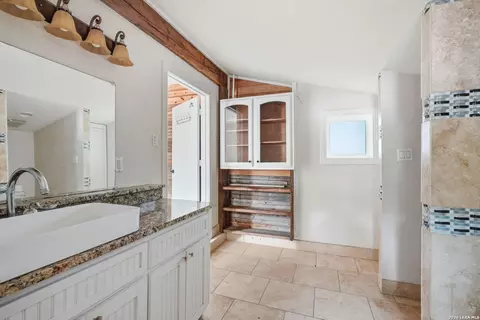 Bath - 606 E Austin St, Luling, TX 78648 photo 2 of 3