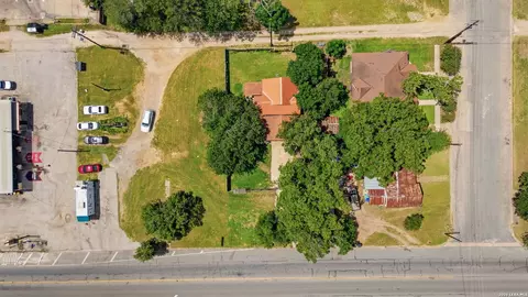 View/Area - 606 E Austin St, Luling, TX 78648 photo 2 of 2