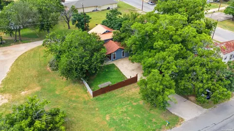View/Area - 606 E Austin St, Luling, TX 78648 photo 1 of 2